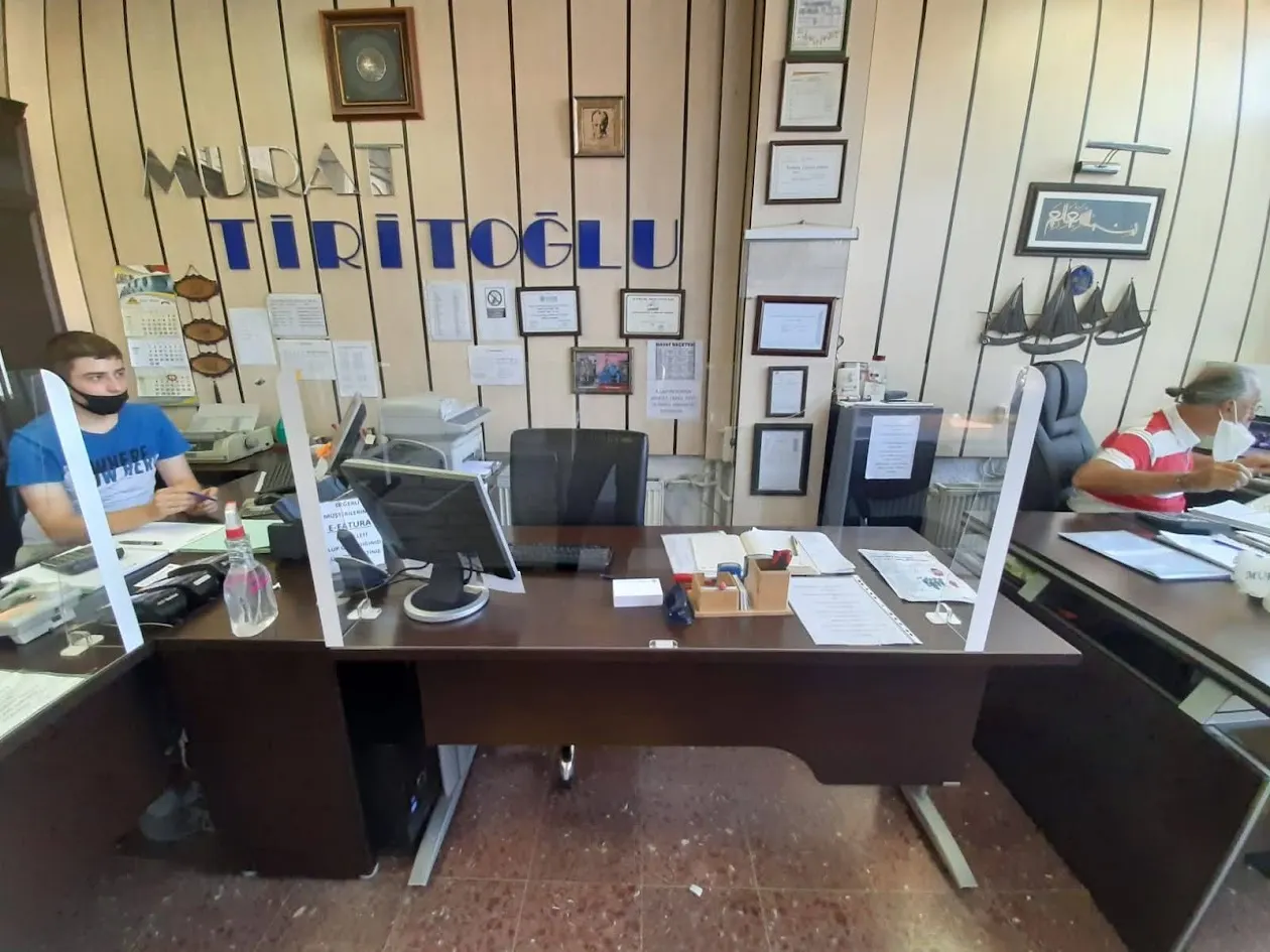 Ankara pleksi masa bariyeri – ofis masalarında şeffaf pleksi siperlik